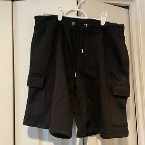 Mens black cargo shorts size medium, never worn